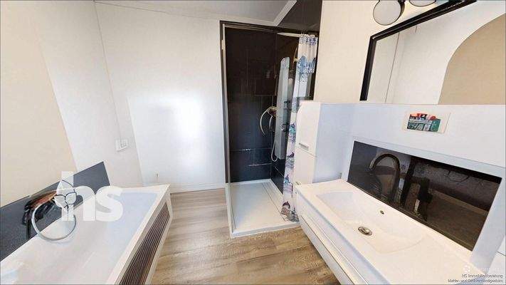 Bad EG Miethaus (unmöbliert)