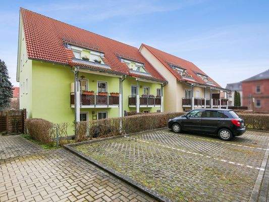 Hinteransicht & Stellplätze