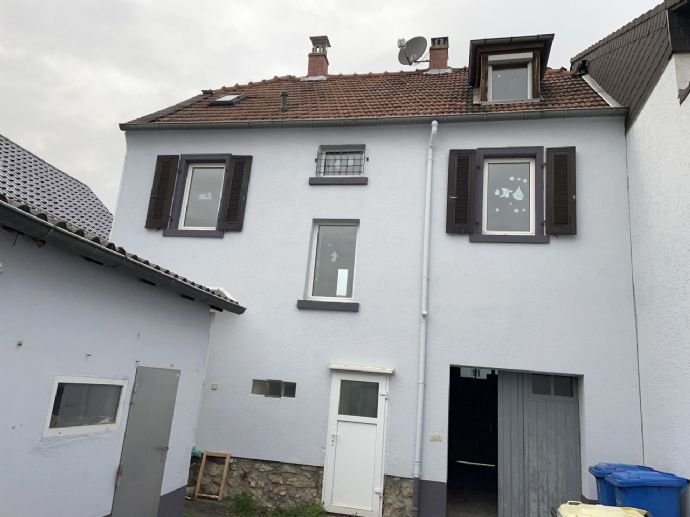 Kapitalanleger aufgepasst: Solides und modernisiertes Haus in Flörsheim.