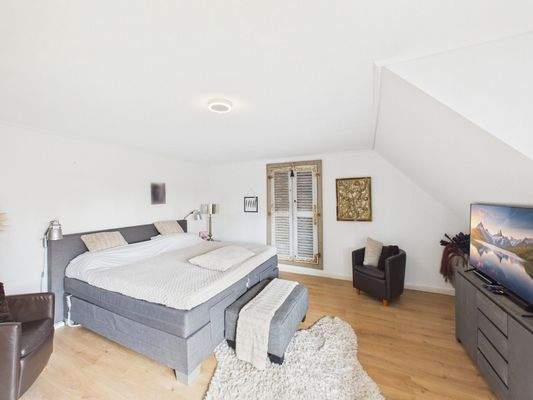 CAM03784G0-PR0100-STILL050