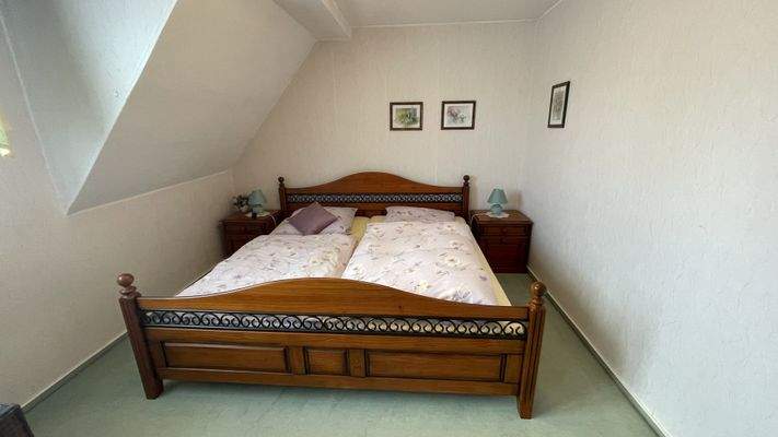 Schlafzimmer DG