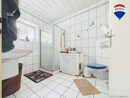 REMAX Immobilien DeLux Einfamilienhaus Badezimmer Bexbach Mark Borowicz