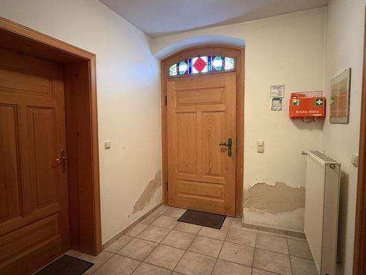 Flur mit Haustüre