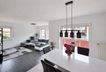 Helles, modernes Wohn- und Esszimmer