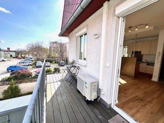 Balkon mit Klimagerät