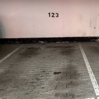 Tiefgarage-Stellplatz