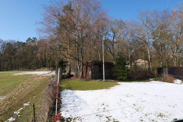 Grundstück und angrenzende Wiese