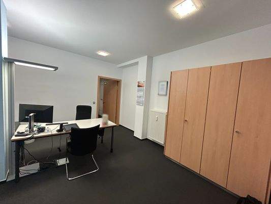 Empfangsbereich & Kücheneingang