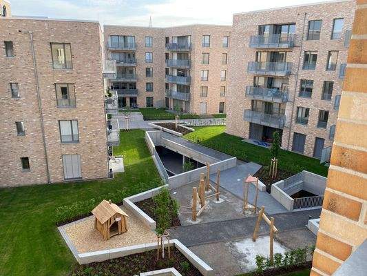 Innenhof mit Parkarkaden