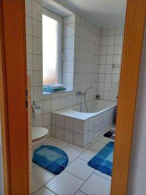 Bad mit Wanne und Dusche