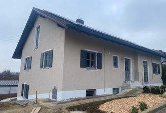 Außenansicht mit Einangsbereich