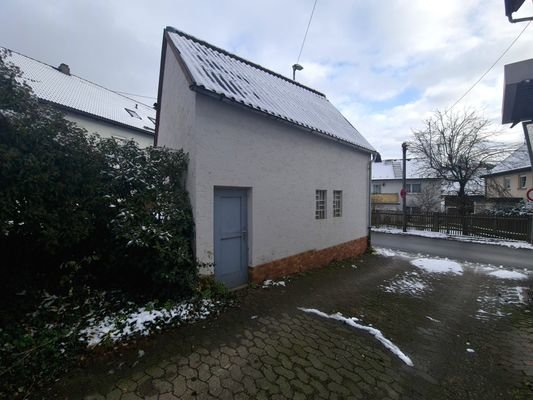 Innenhof mit Garage