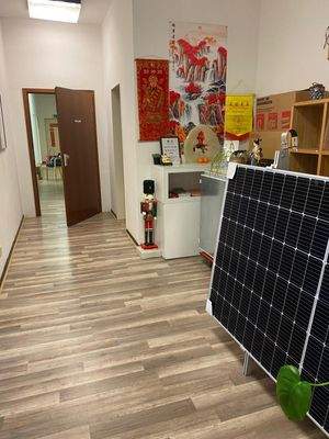 Attraktive Bürofläche mit 5 Büroräumen und Parkplätzen in Frankfurt-Nieder-Eschbach