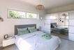 Helles Schlafzimmer mit Stil