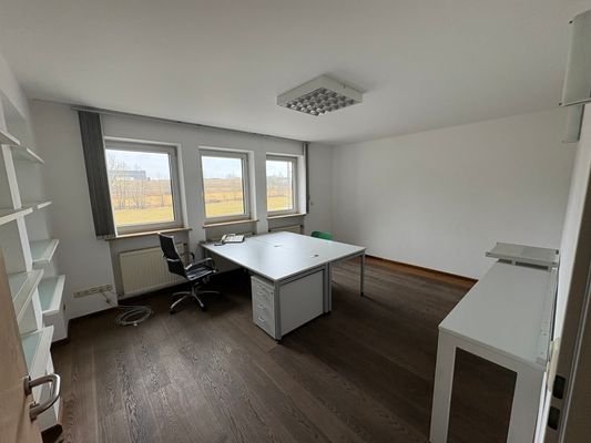 1.OG Büro 1 .JPG