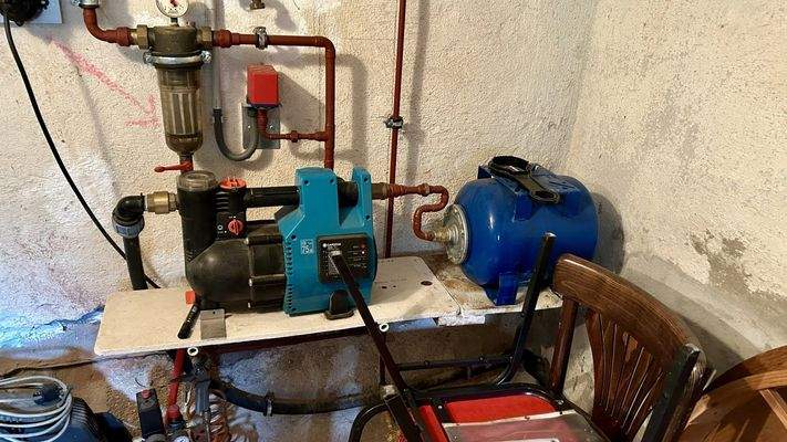 Hauswasserwerk an Regenwasser-Zisterne