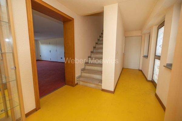 3477 UG Flur mit Außentür