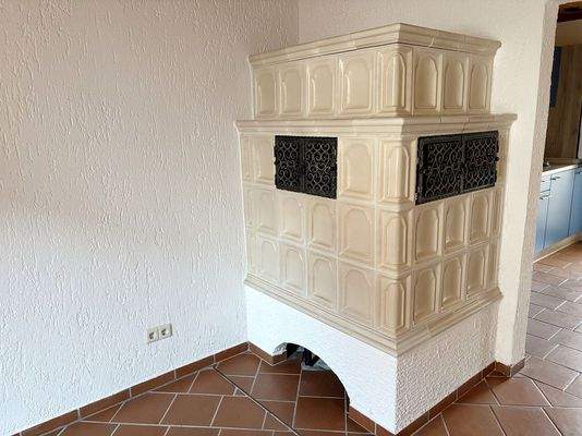 gemütlicher Kachelofen.JPG