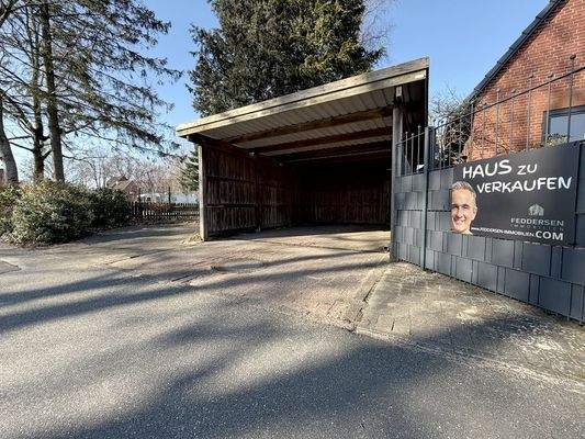 Carport und Stellplatz