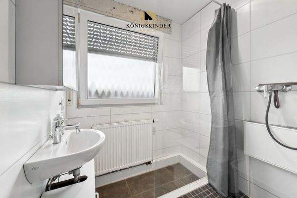 Tageslichtbad mit Dusche