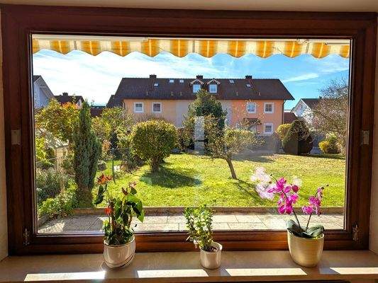 Panoramafenster mit herrlichem Blick in den Garten