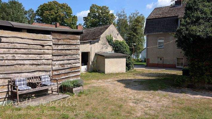 Schuppen, Rückseiten von kleinem Wohnhaus, Wohnha