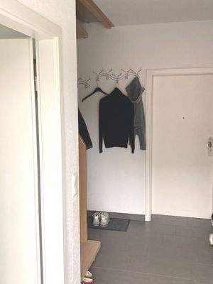 Hausflur mit Eingang zum Erdgeschoß