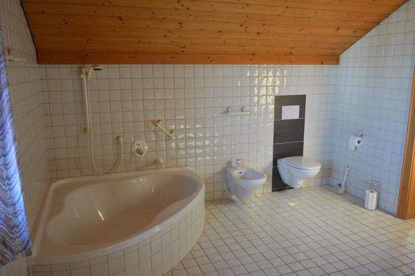 Bad zum großen Schlafzimmer