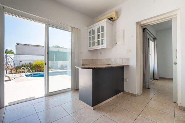 734924-detached-villa-for-sale-in-kissonerga_orig.