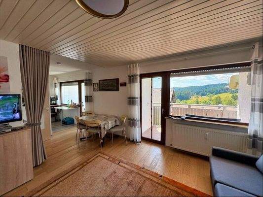 Zimmer mit Blick zu den Balkonen