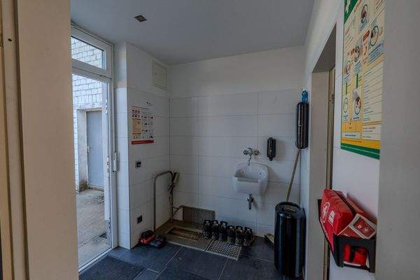 Umkleide- & Duschbereich