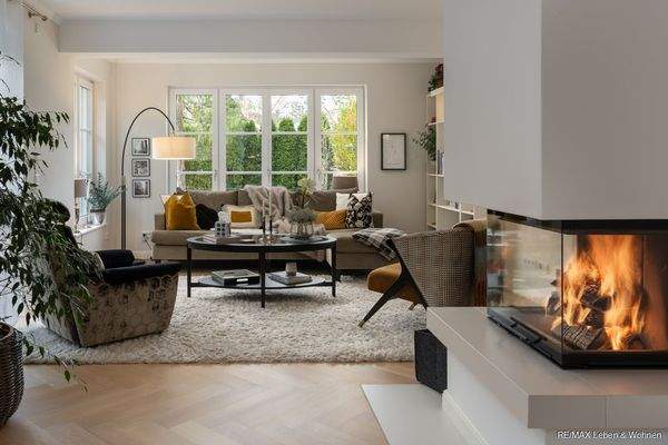 Wohnzimmer mit Kamin