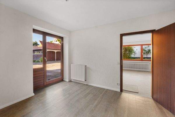 über einen Zugang zur Terrasse