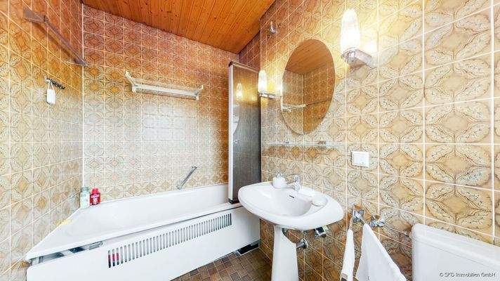 Tageslichtbad im Stil der 80er Jahre