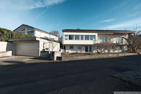 Haus mit Doppelgarage