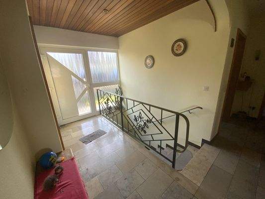 Flur mit neuer Eingangstür