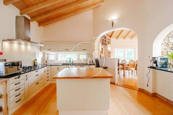 Großzügiges AnwesenGroßzügiges Anwesen