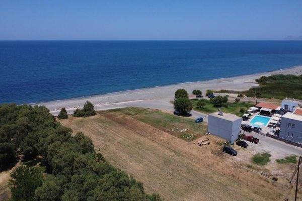 Kreta, Tavronitis: Erstklassiges Strandgrundstück mit malerischem Meerblick zu verkaufen