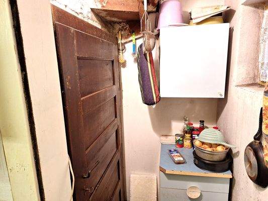 17 Abstellkammer Altb.jpg