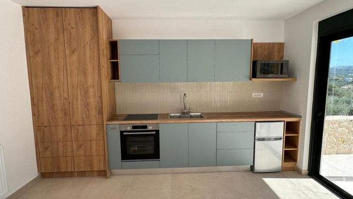 Kreta, Kournas: Malerisches Steinhaus mit bezauberndem See- und Meerblick zu verkaufen