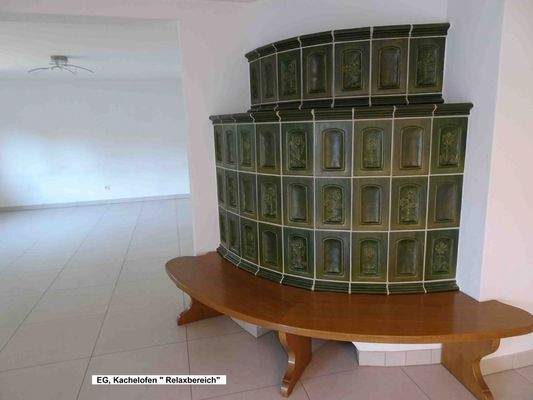 EG, Wohnzimmer, Kachelofen