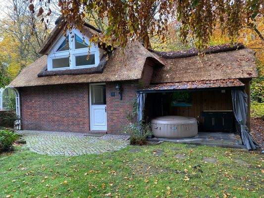 Gästehauseingang + Jakuzzibereich.jpeg