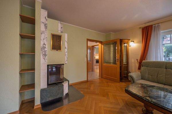 Wohnzimmer mit Kamin