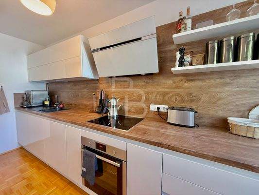 Stillvolle Küche mit Holzoptik 