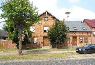 Straßenansicht - Wohnhaus (3 WE)