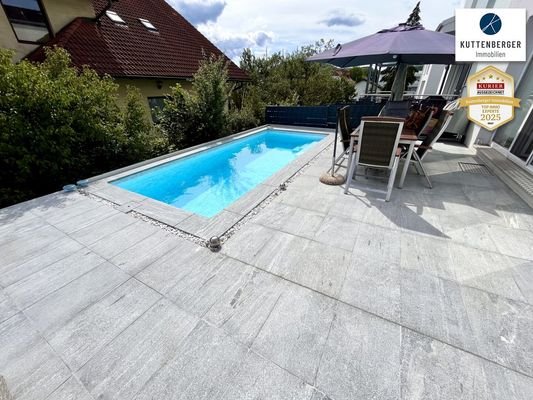 Pool mit hochwertiger Granit Terrasse