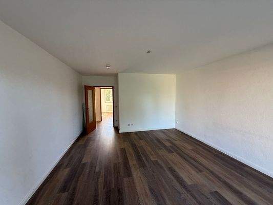 Geräumiges Wohnzimmer