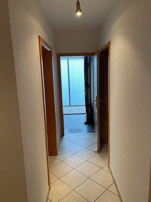 Flur mit Eingangsbereich.jpg