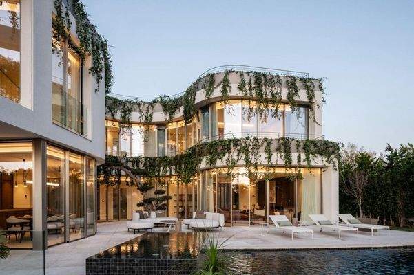 Exterior and Pool (1)