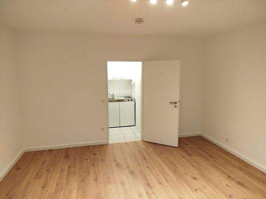 Wohn-/Schlafzimmer 2/2